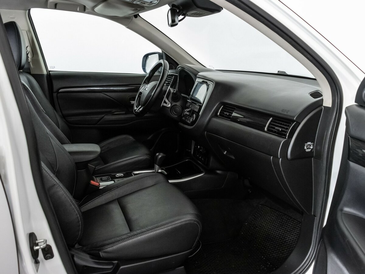 Mitsubishi Outlander III Рестайлинг 2, 2017 Фото №24