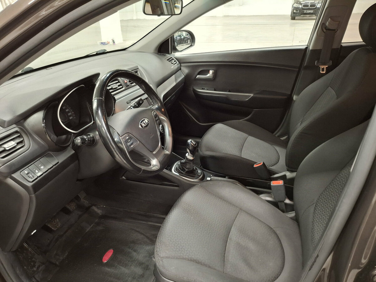 Kia Rio III Рестайлинг, 2017 Фото №16