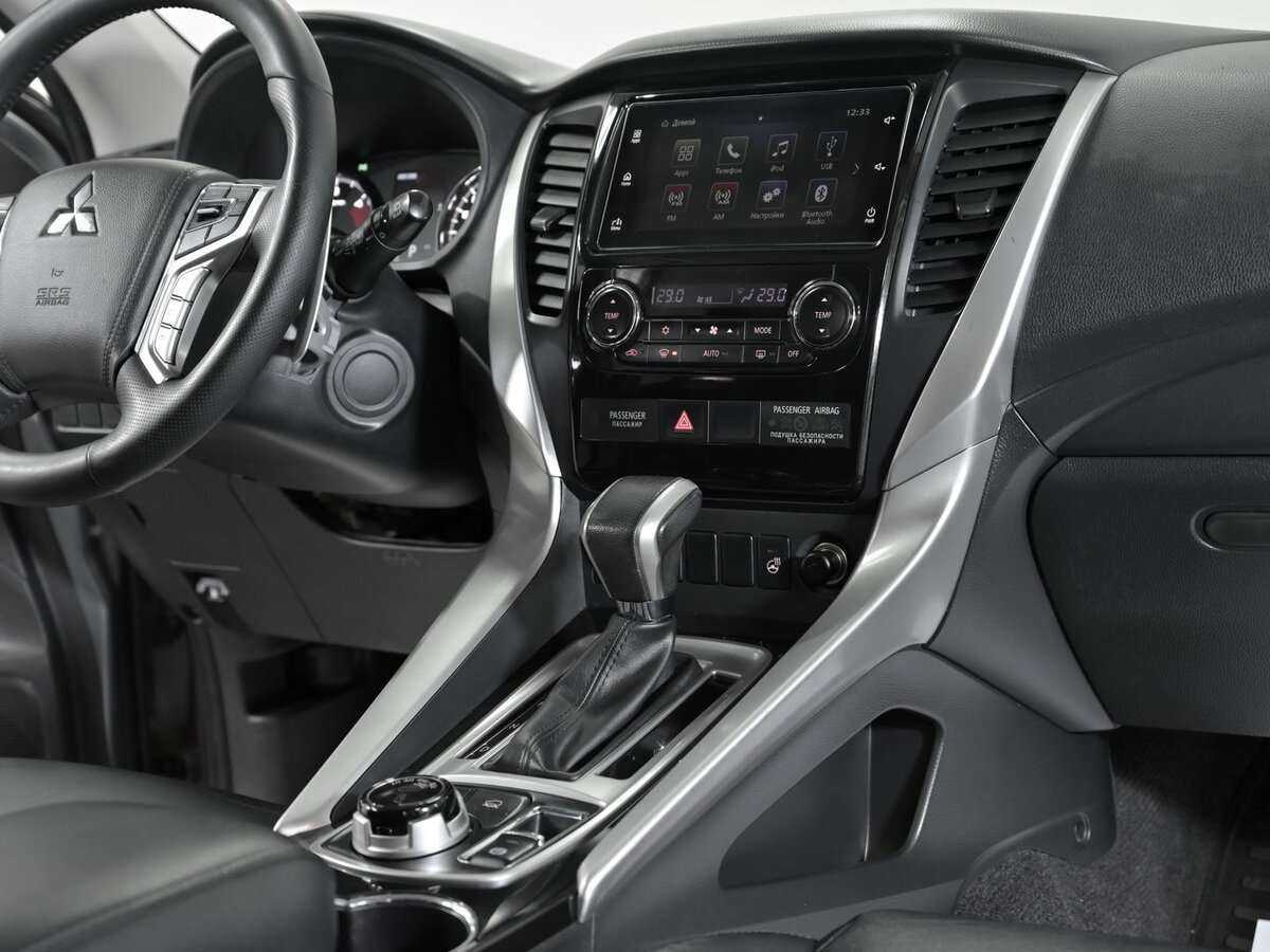 Mitsubishi Pajero Sport, 2017 Фото №16