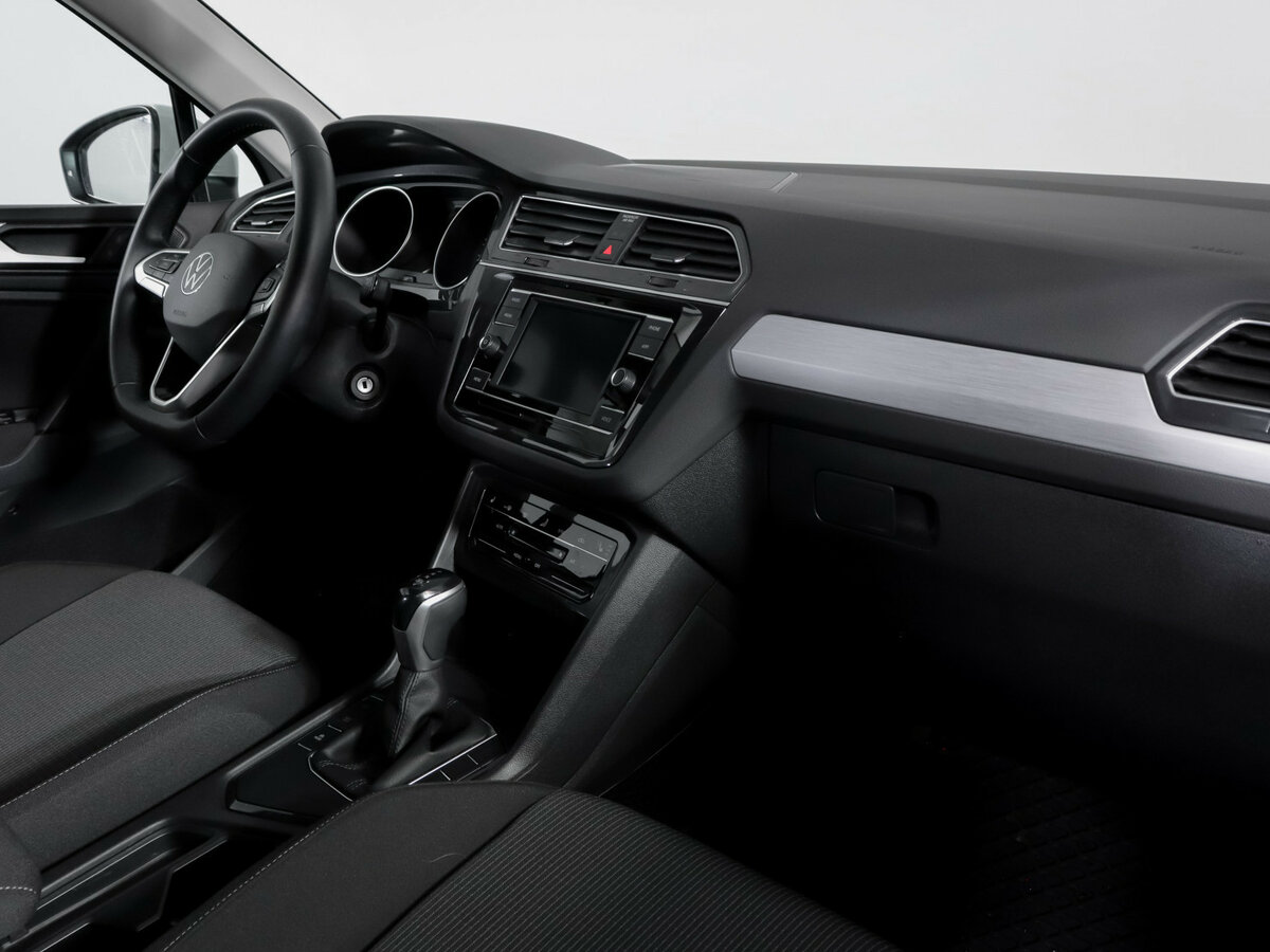 Volkswagen Tiguan II Рестайлинг, 2021 Фото №9