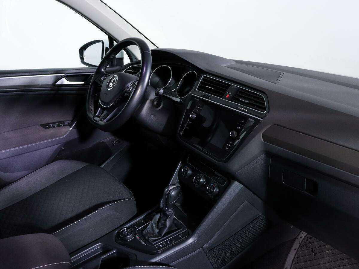 Volkswagen Tiguan, 2018 Фото №8