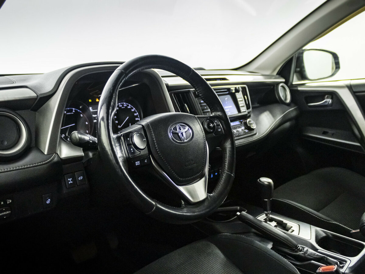 Toyota RAV4 IV (XA40) Рестайлинг, 2015 Фото №10