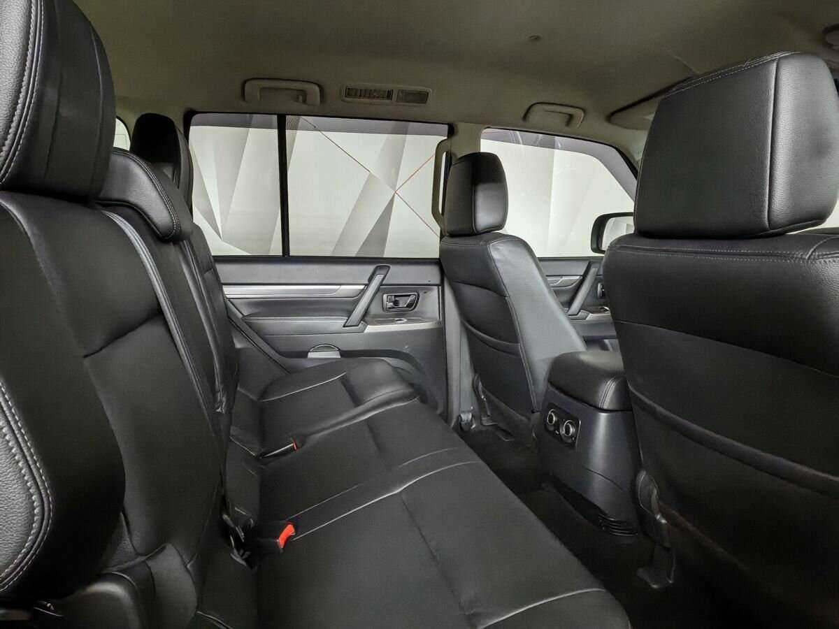 Mitsubishi Pajero, 2015 Фото №12