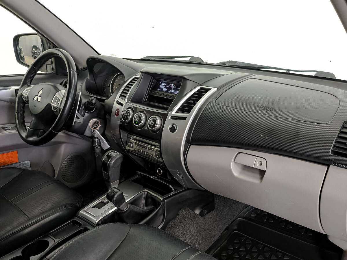 Mitsubishi Pajero Sport, 2012 Фото №9