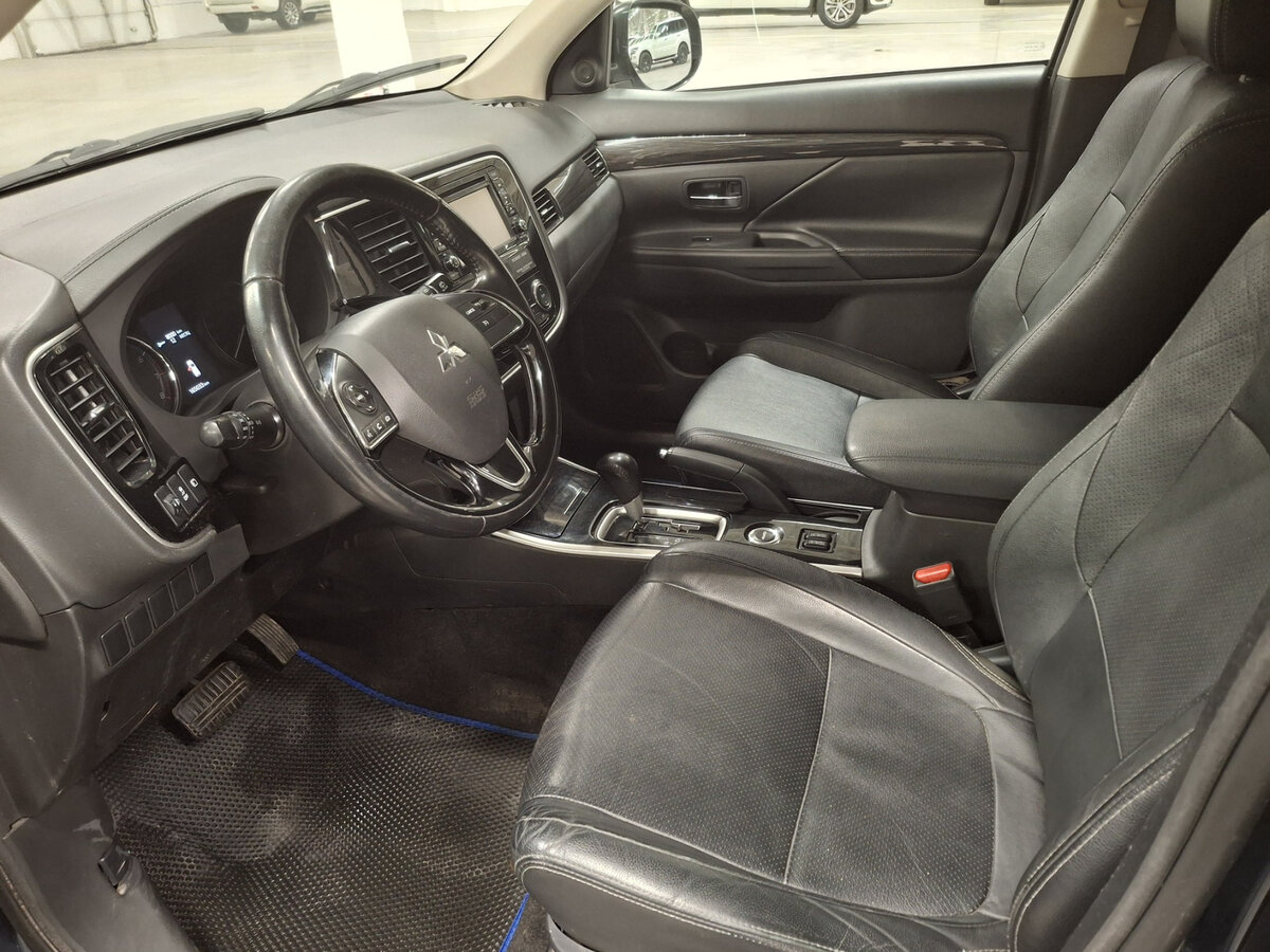Mitsubishi Outlander III Рестайлинг 2, 2017 Фото №15