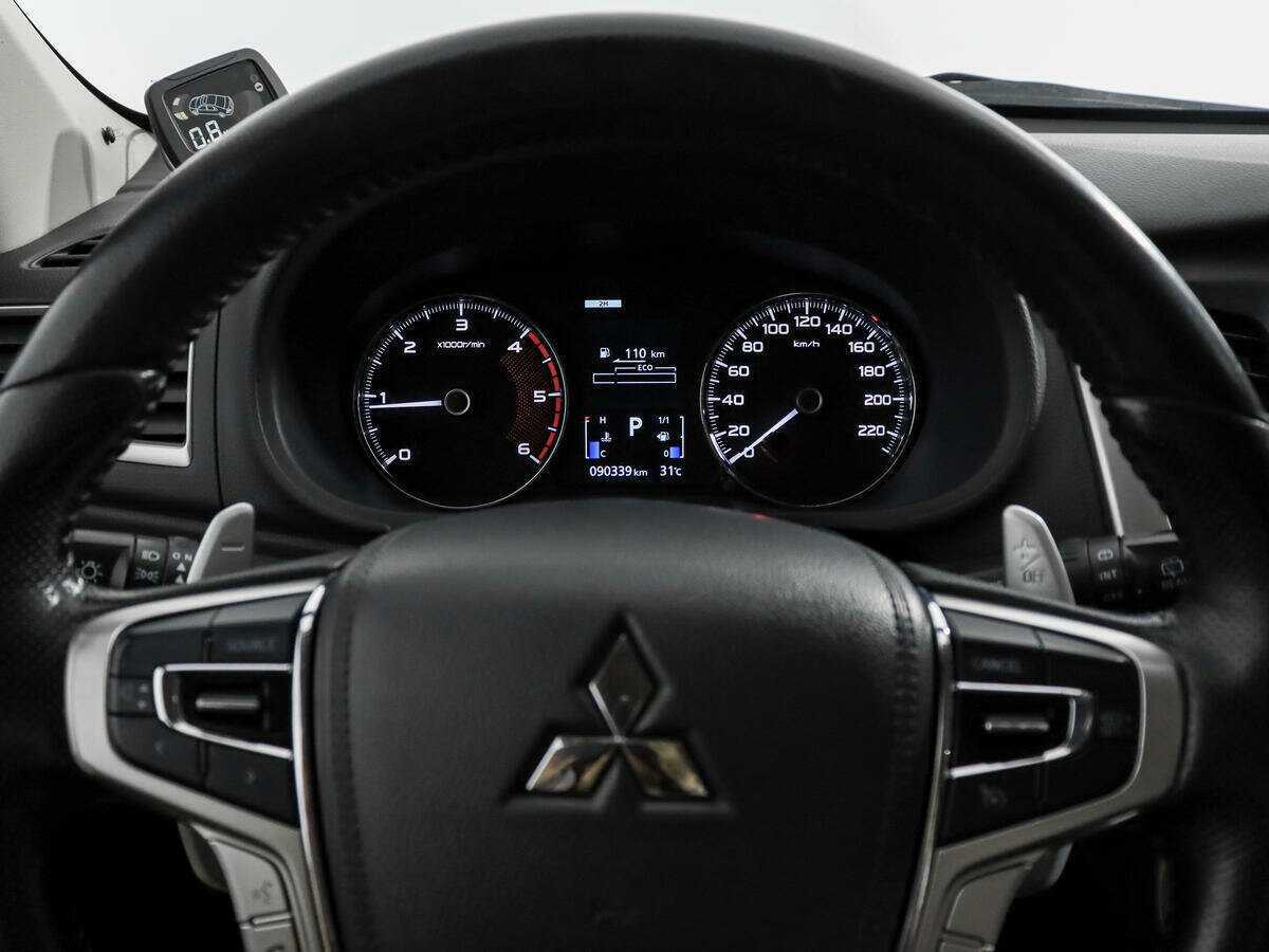 Mitsubishi Pajero Sport, 2017 Фото №18
