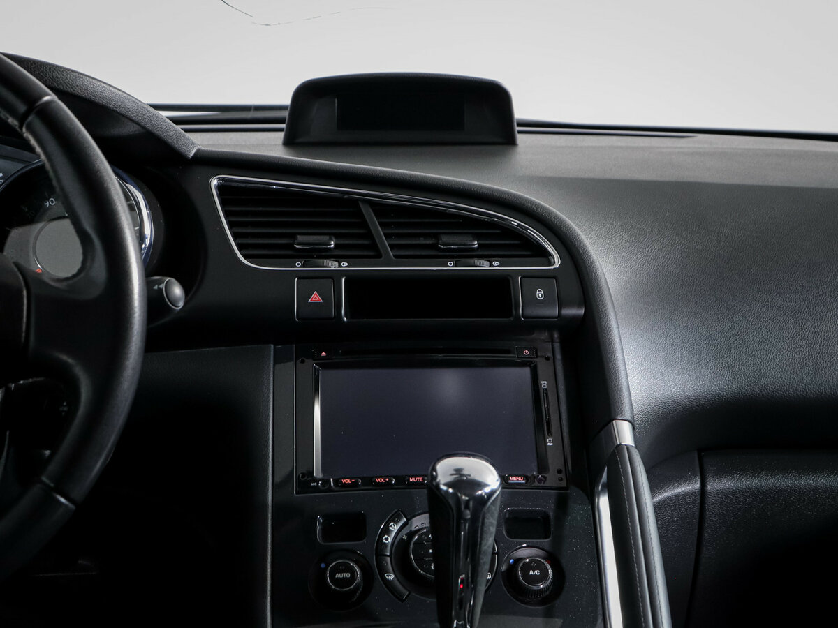 Peugeot 3008 I Рестайлинг, 2016 Фото №11