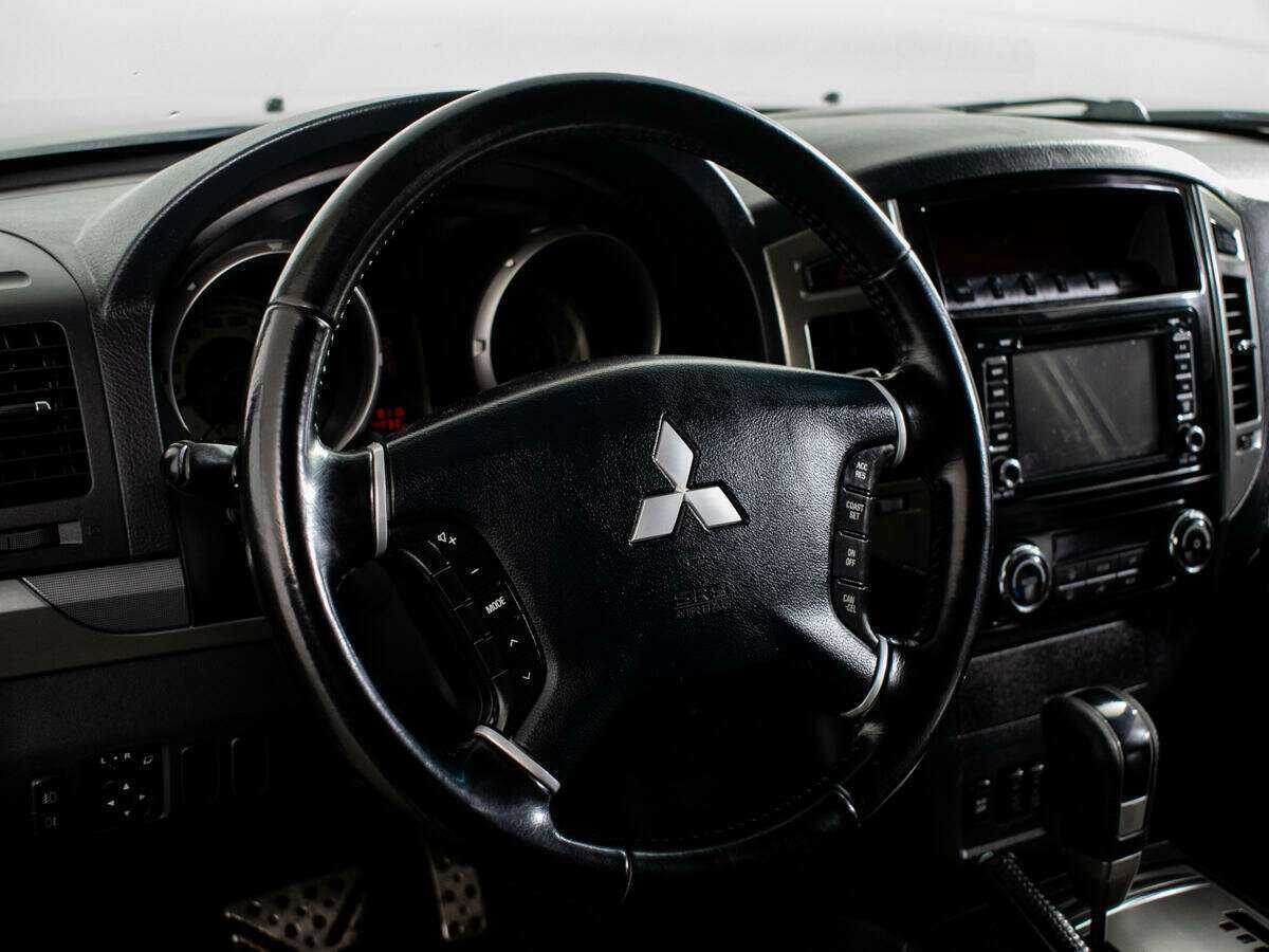 Mitsubishi Pajero, 2015 Фото №10
