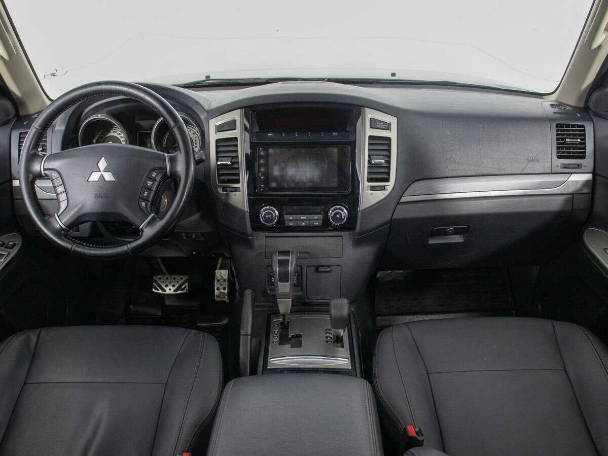 Mitsubishi Pajero, 2017 Фото №16