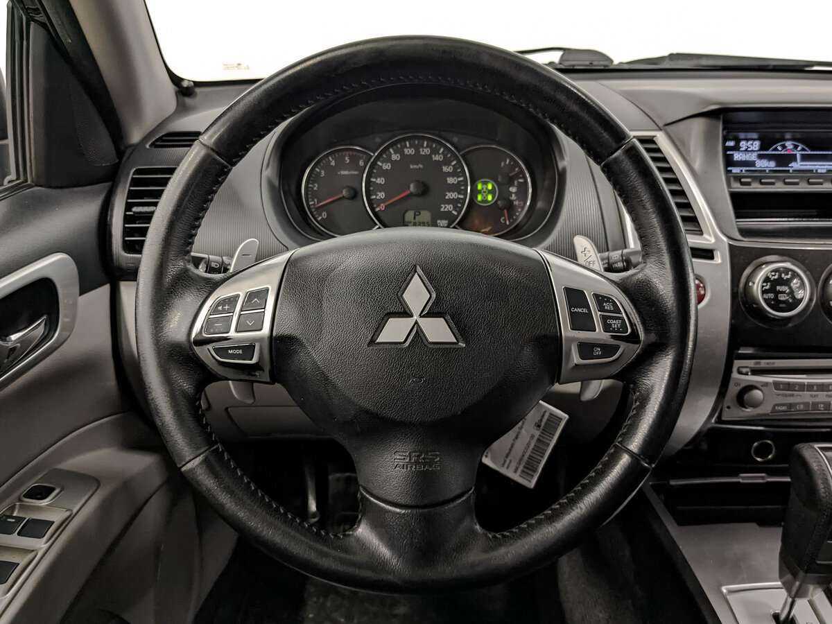 Mitsubishi Pajero Sport, 2012 Фото №18