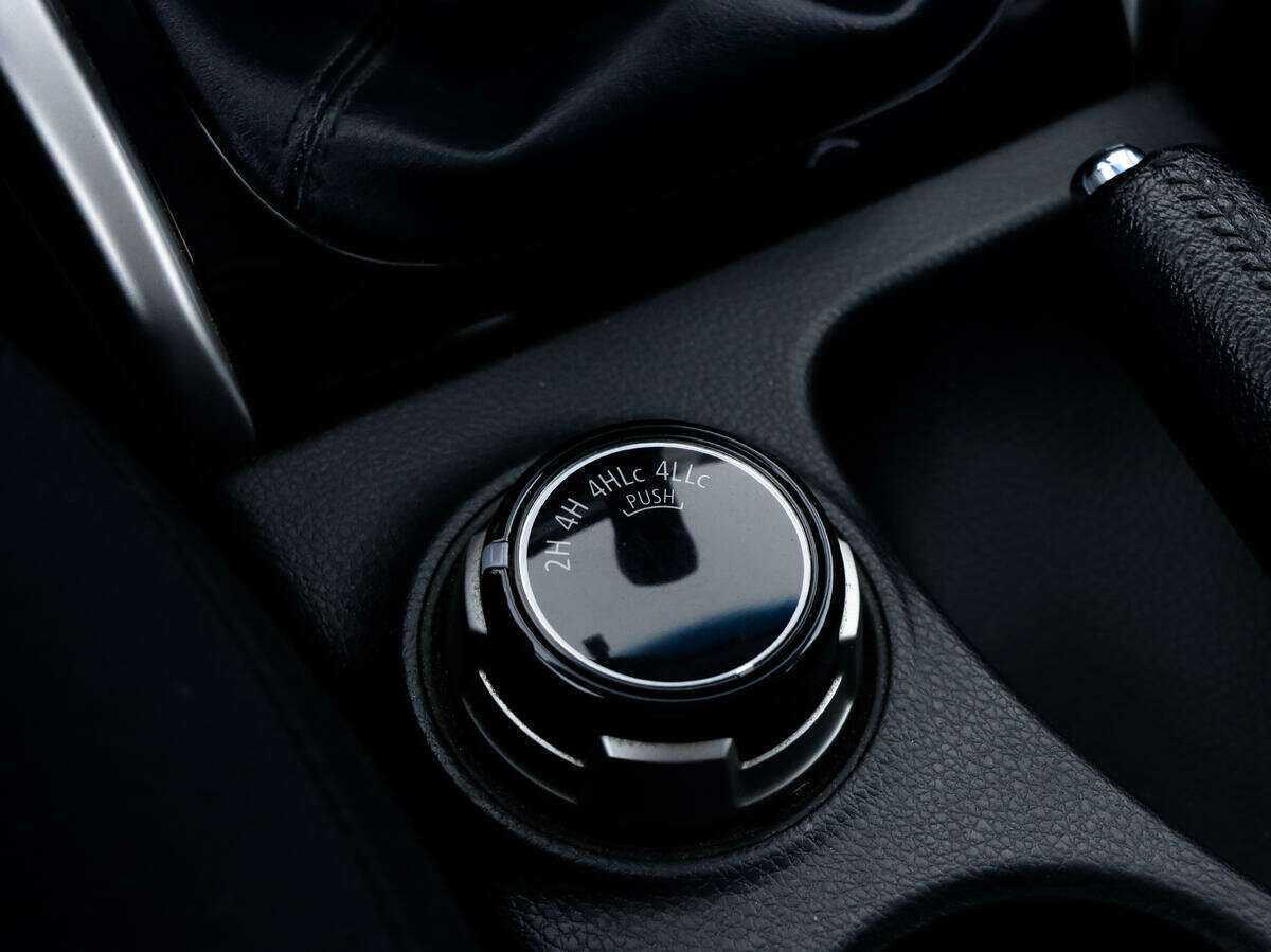 Mitsubishi Pajero Sport, 2018 Фото №16