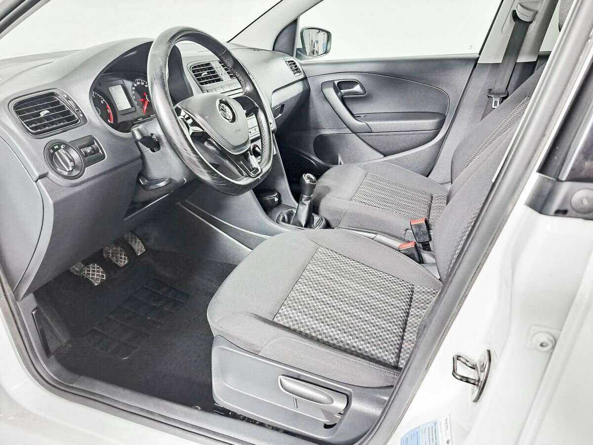 Volkswagen Polo, 2015 Фото №15