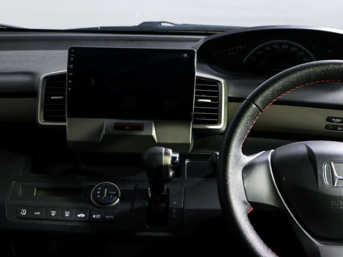 Honda Freed Spike, 2012 Фото №11