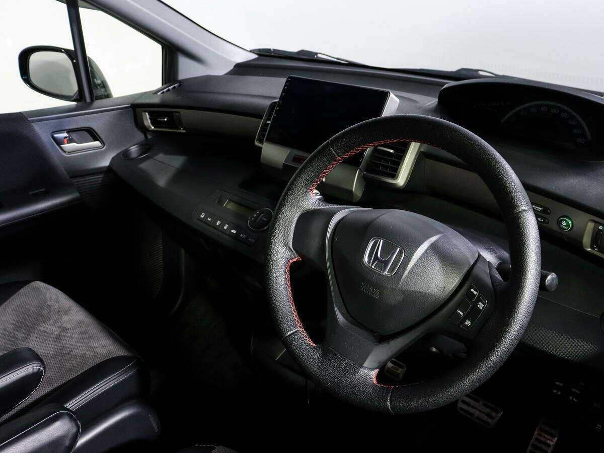 Honda Freed Spike, 2012 Фото №12