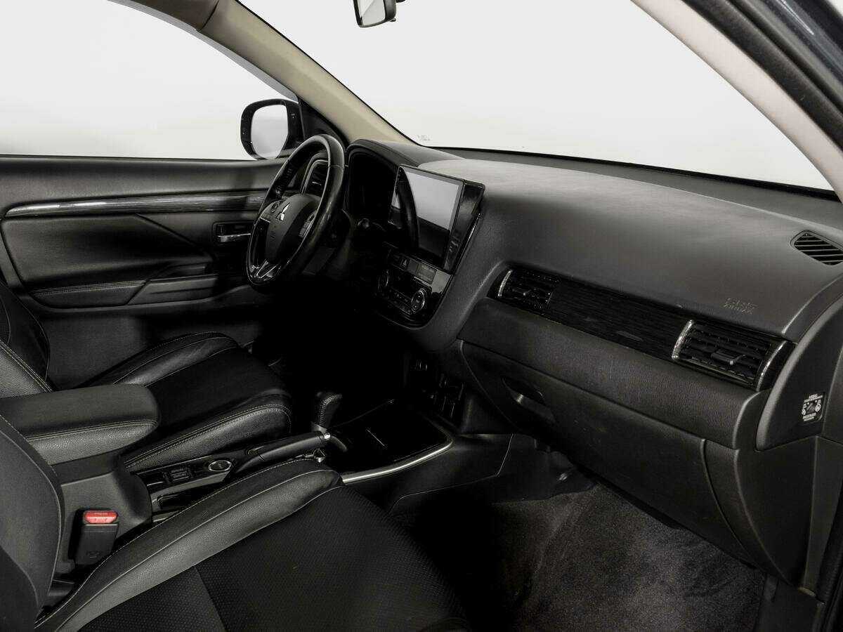 Mitsubishi Outlander, 2017 - 101 000 км. | Фото №8
