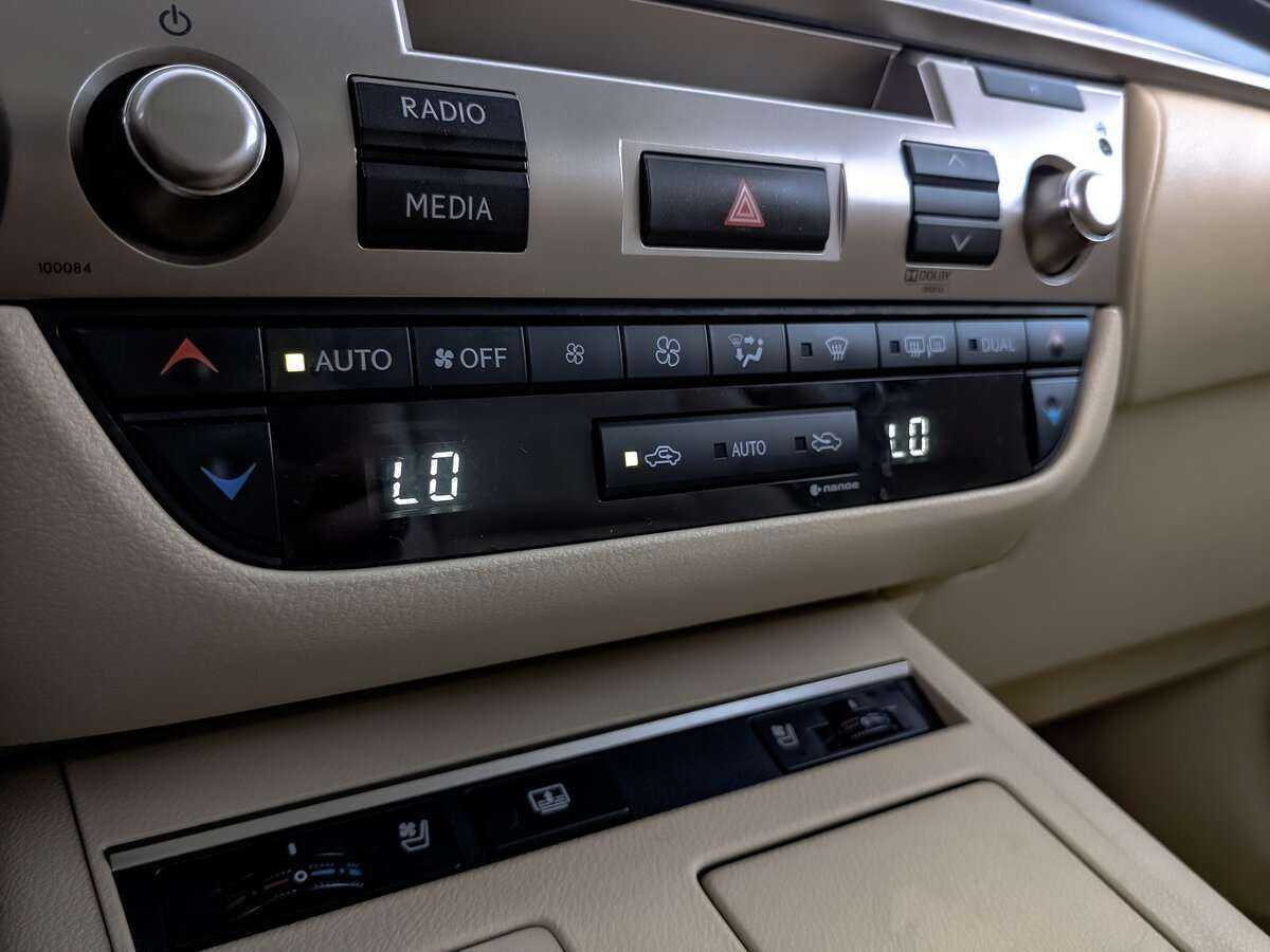 Lexus ES 250, 2013 Фото №16