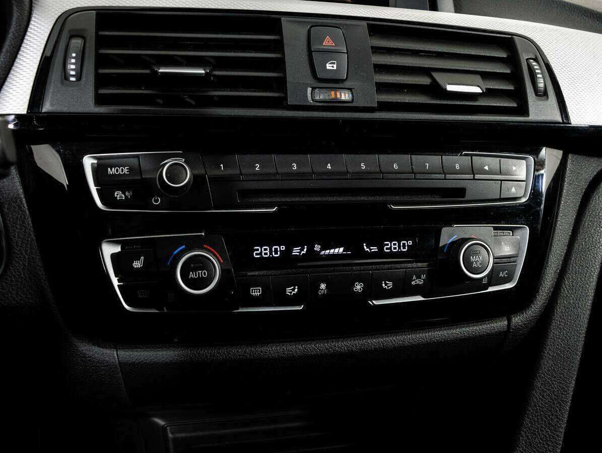 BMW 3 серии 320i xDrive, 2017 Фото №15