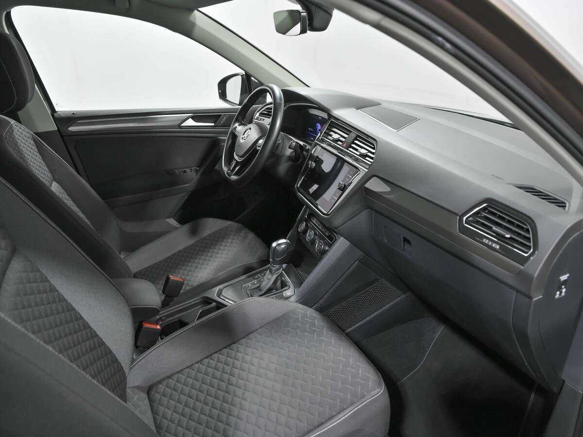 Volkswagen Tiguan, 2018 Фото №16