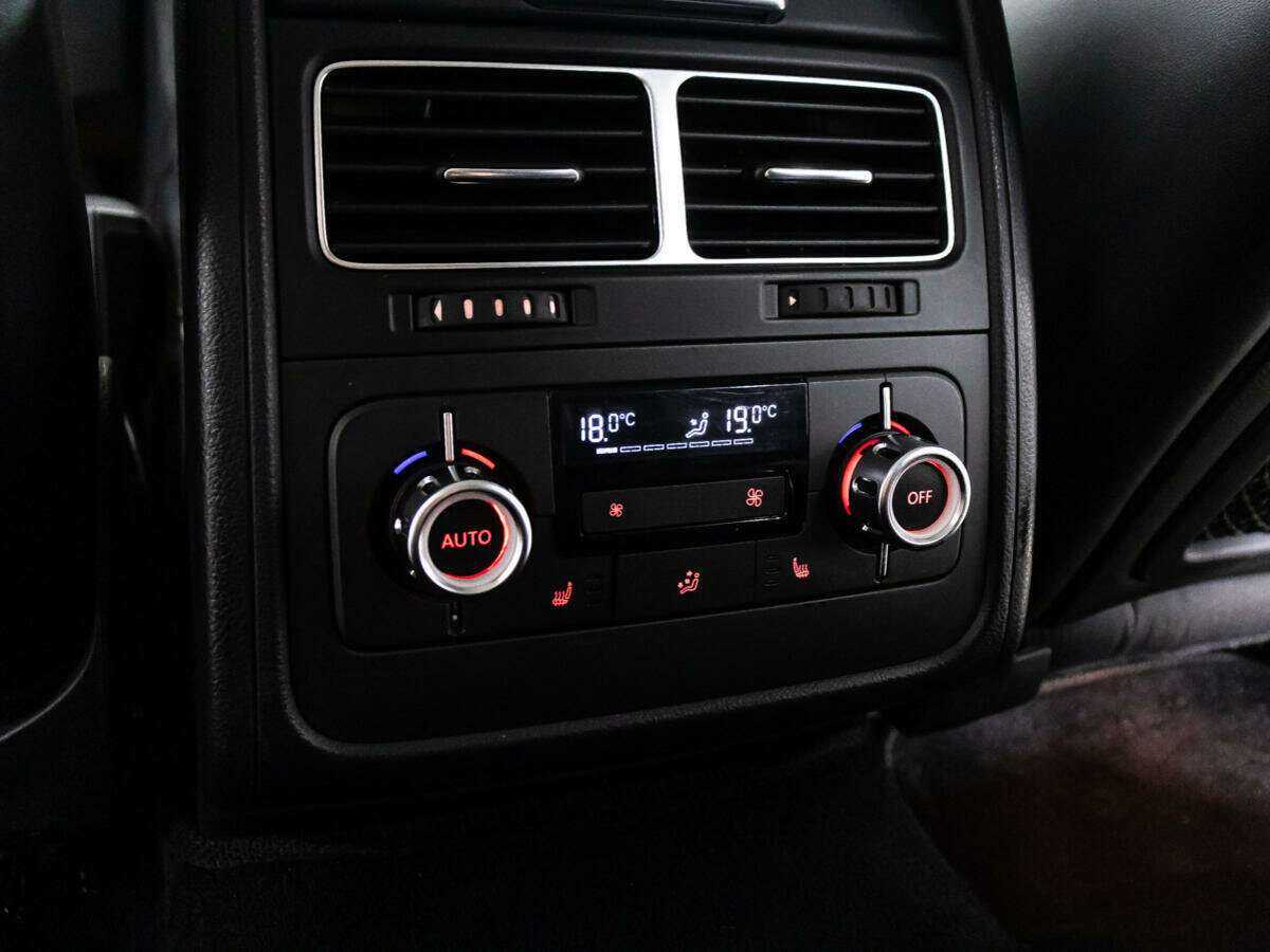 Volkswagen Touareg, 2012 Фото №25