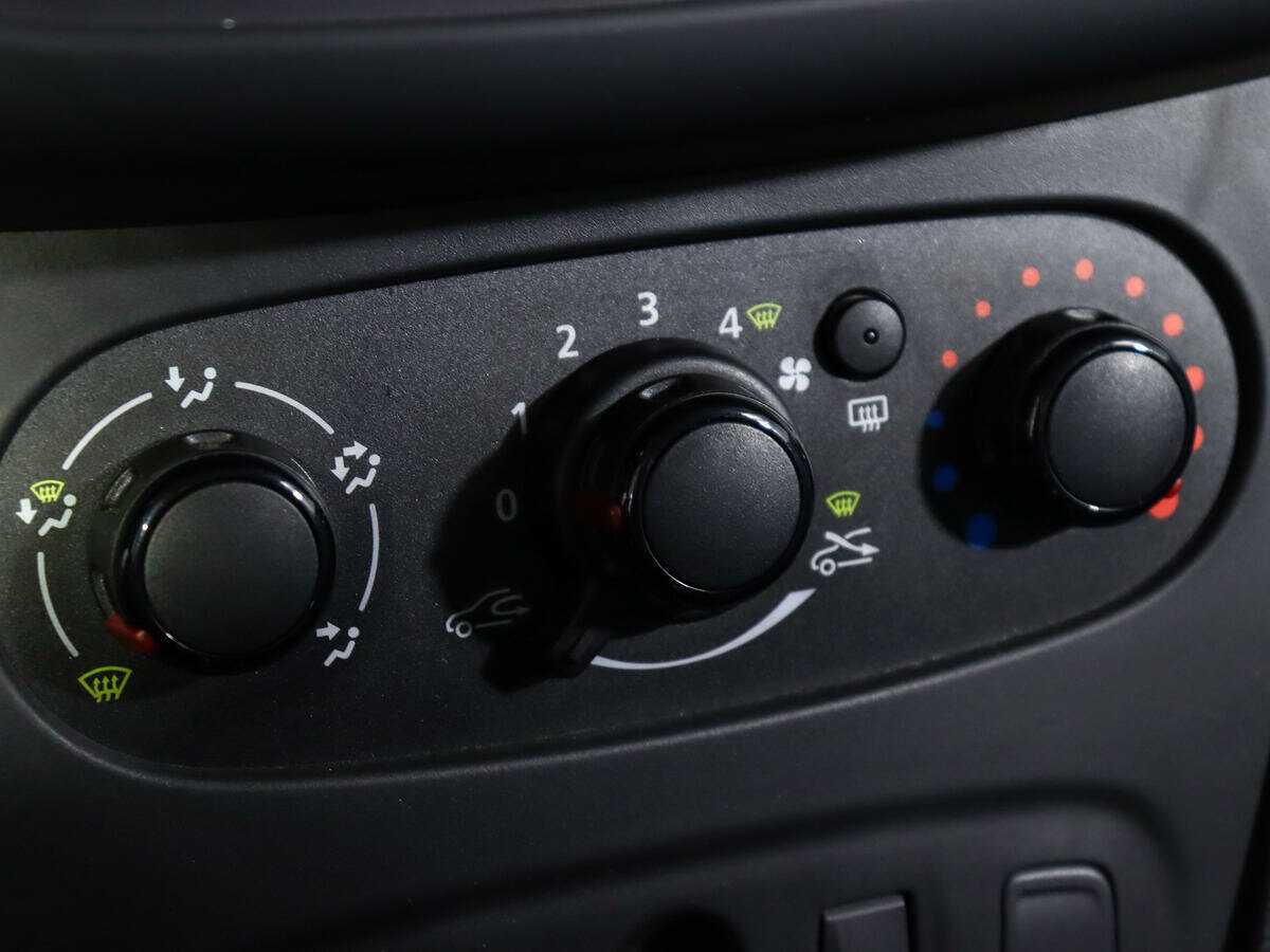 Renault Logan, 2018 Фото №15