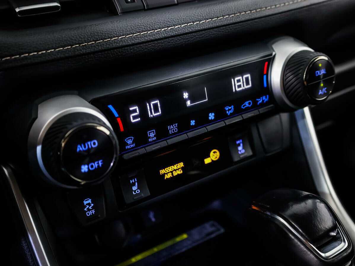 Toyota RAV4, 2021 Фото №15