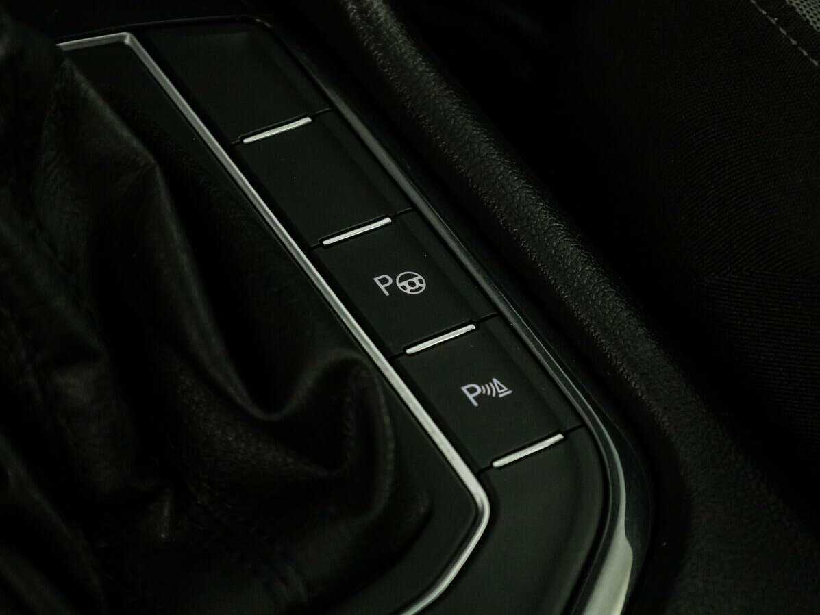 Volkswagen Tiguan L, 2018 Фото №21