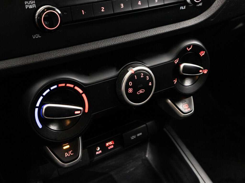 Kia Rio X-Line, 2018 Фото №15