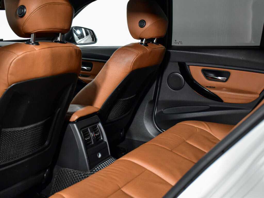 BMW 3 серии 318i, 2017 Фото №15