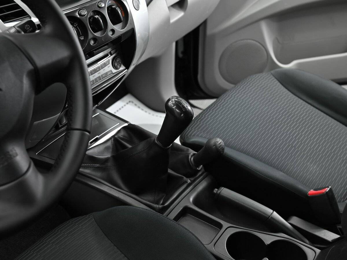 Mitsubishi Pajero Sport, 2012 Фото №10