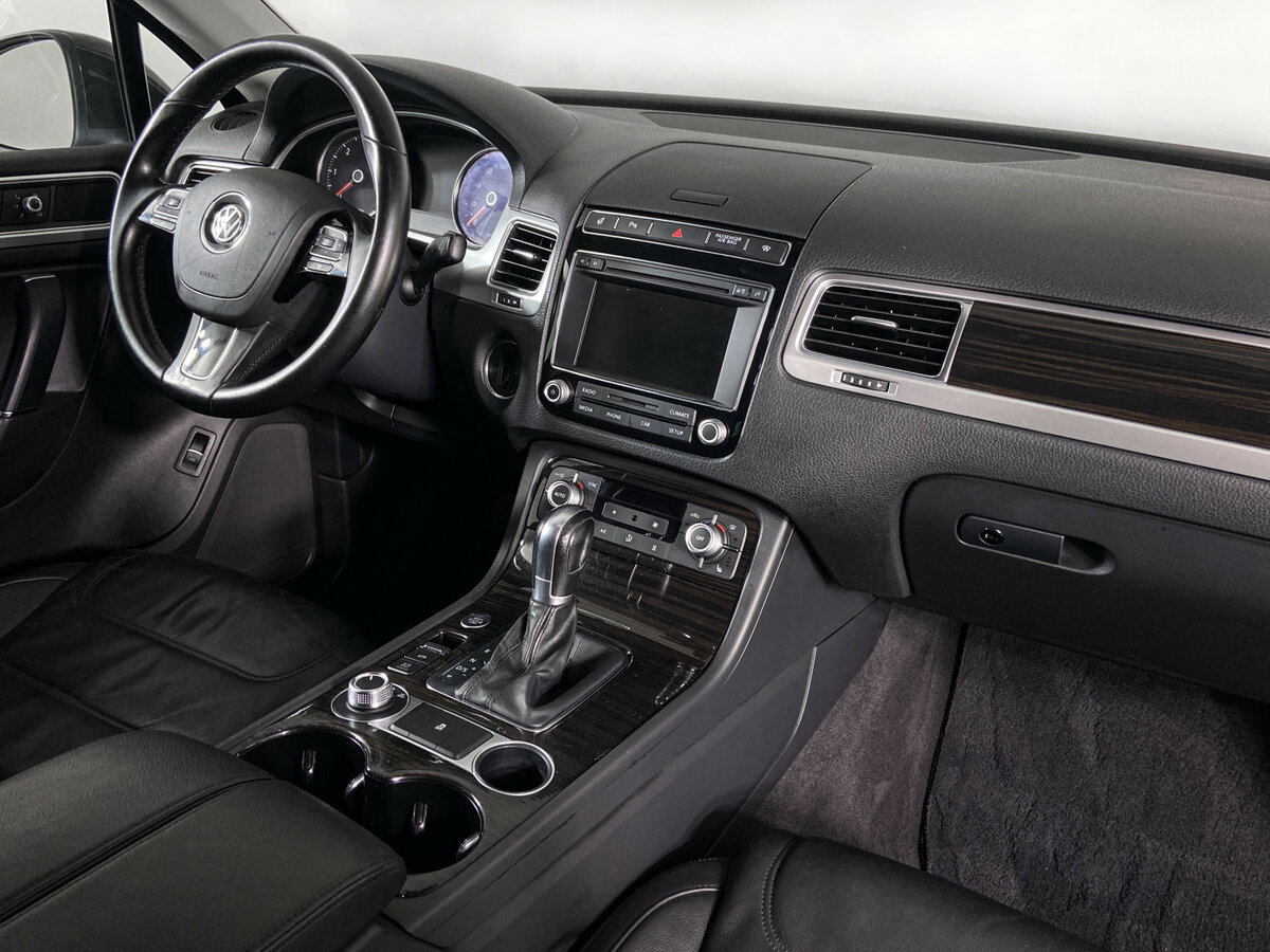 Volkswagen Touareg II Рестайлинг, 2015 Фото №9