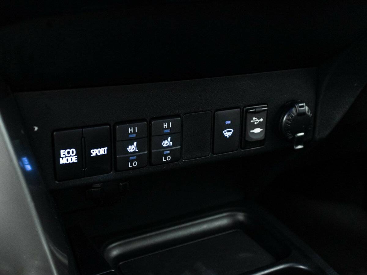 Toyota RAV4 IV (XA40) Рестайлинг, 2017 Фото №16