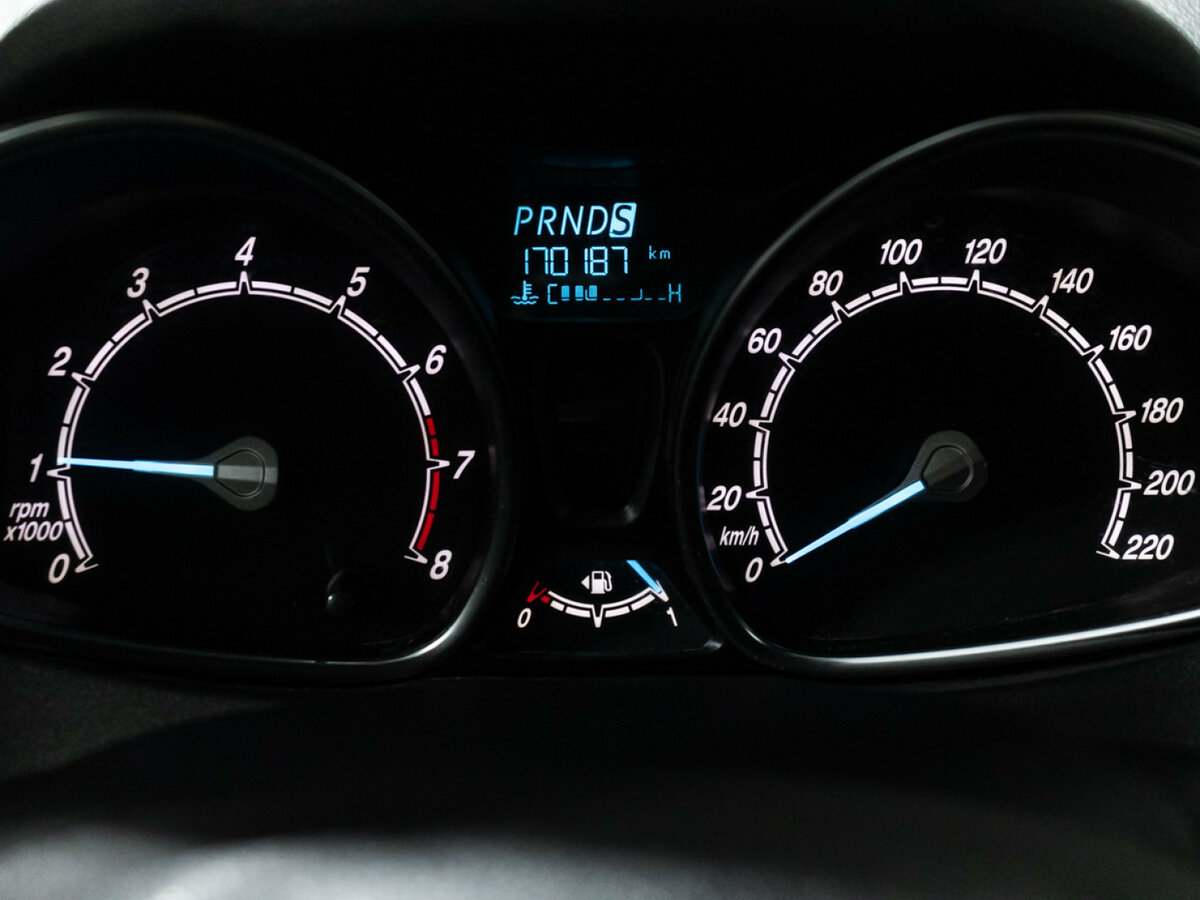 Ford Fiesta Mk6 Рестайлинг, 2015 Фото №12