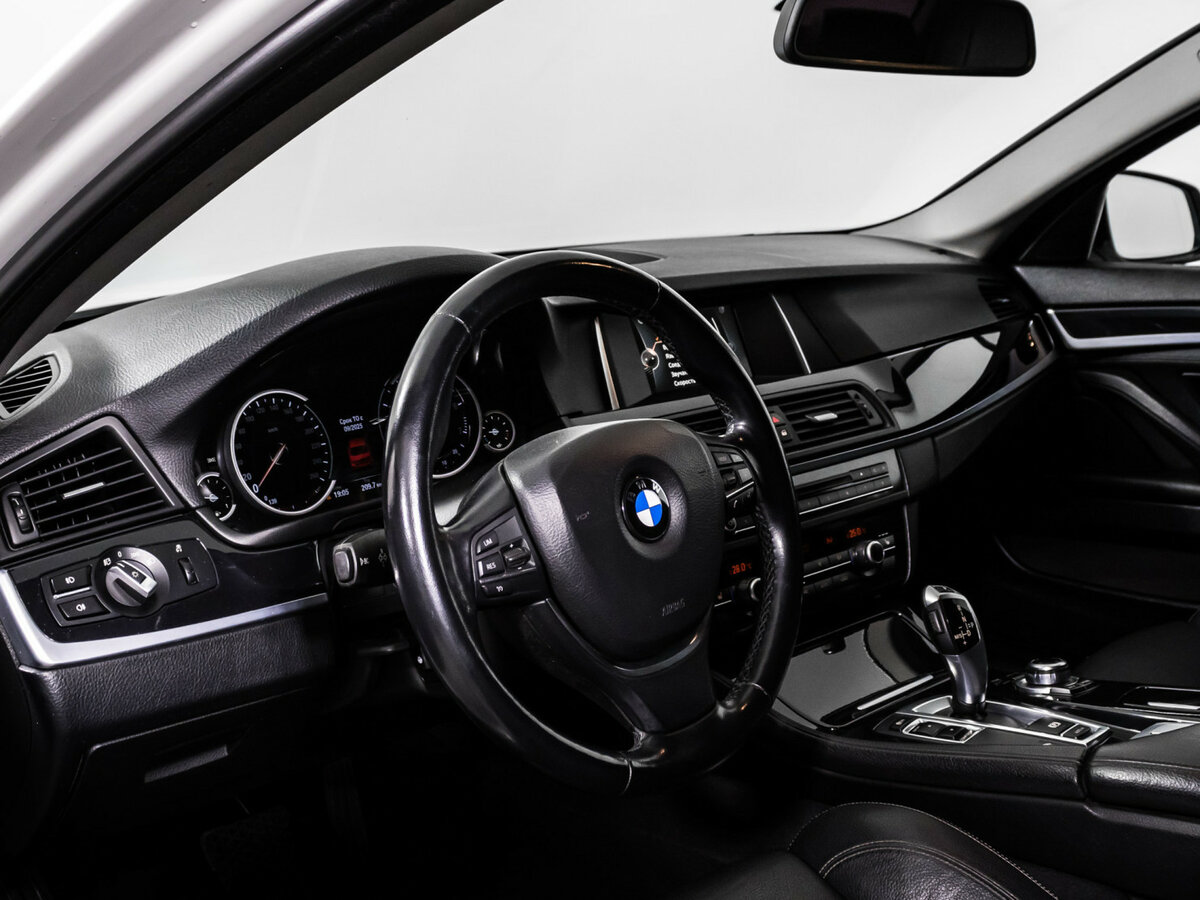 BMW 5 серии 520i VI (F10/F11/F07) Рестайлинг, 2015 Фото №11