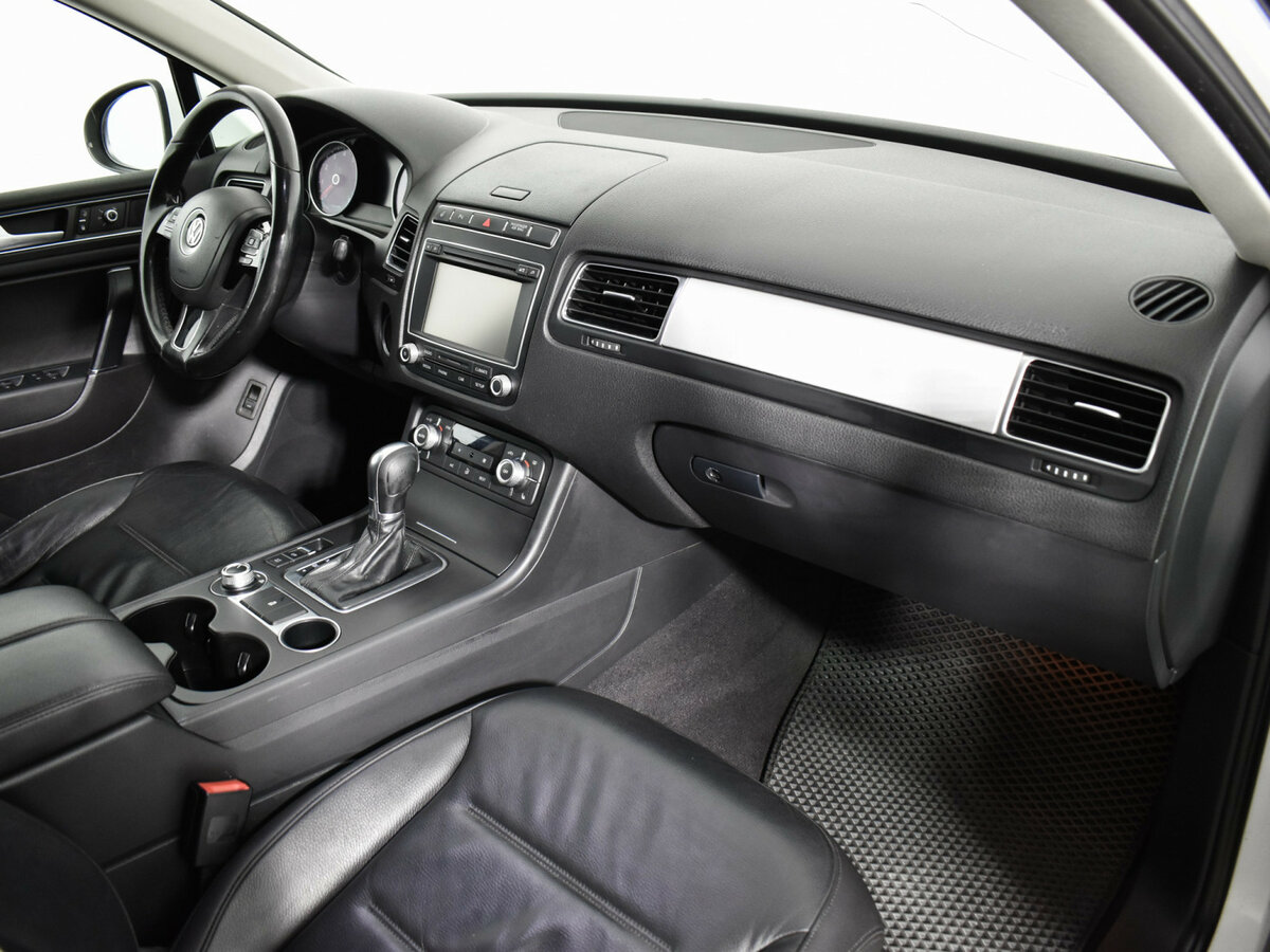 Volkswagen Touareg II Рестайлинг, 2015 Фото №12